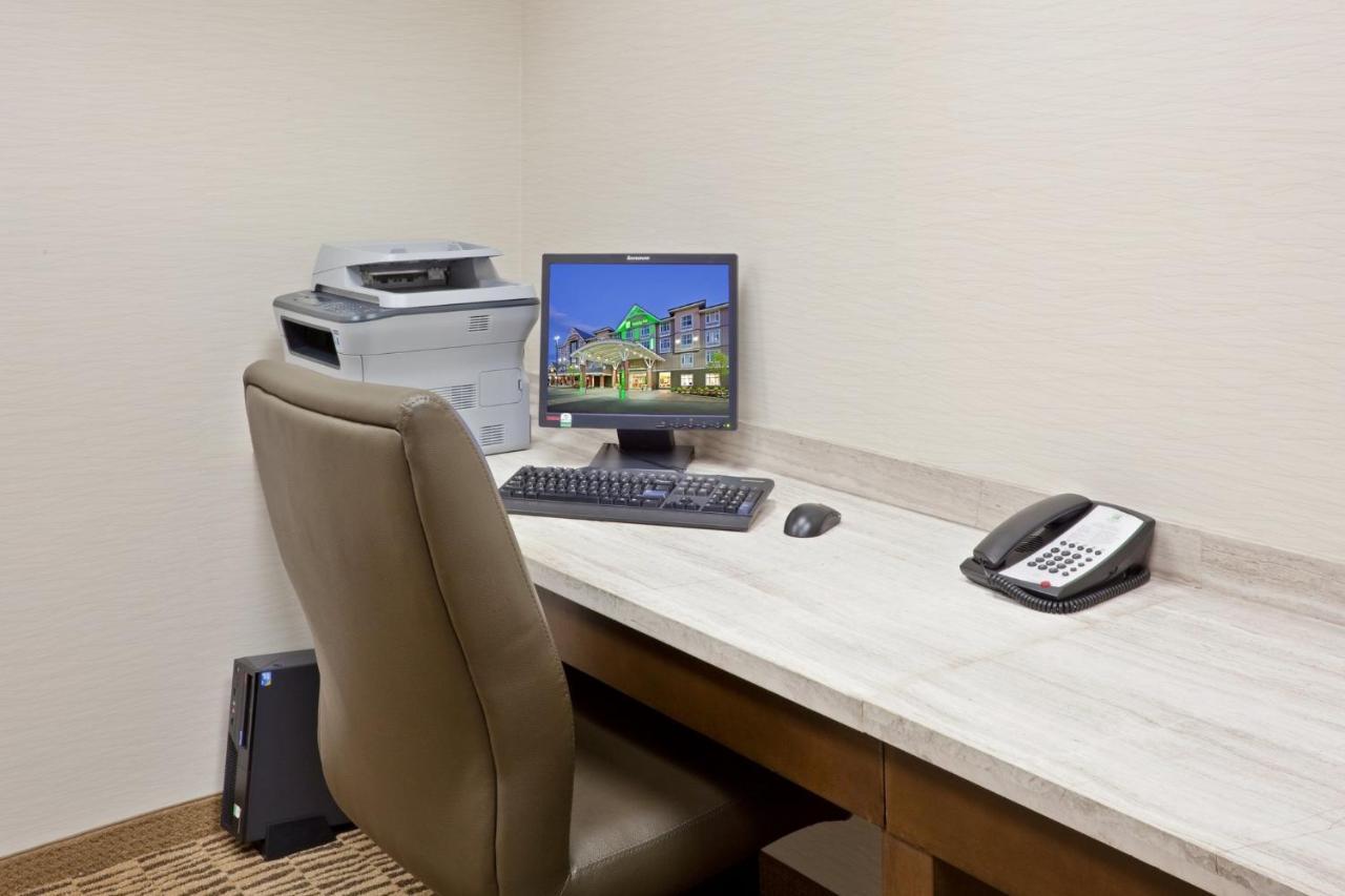 Holiday Inn Hotel & Suites Surrey East - Cloverdale By Ihg Esterno foto