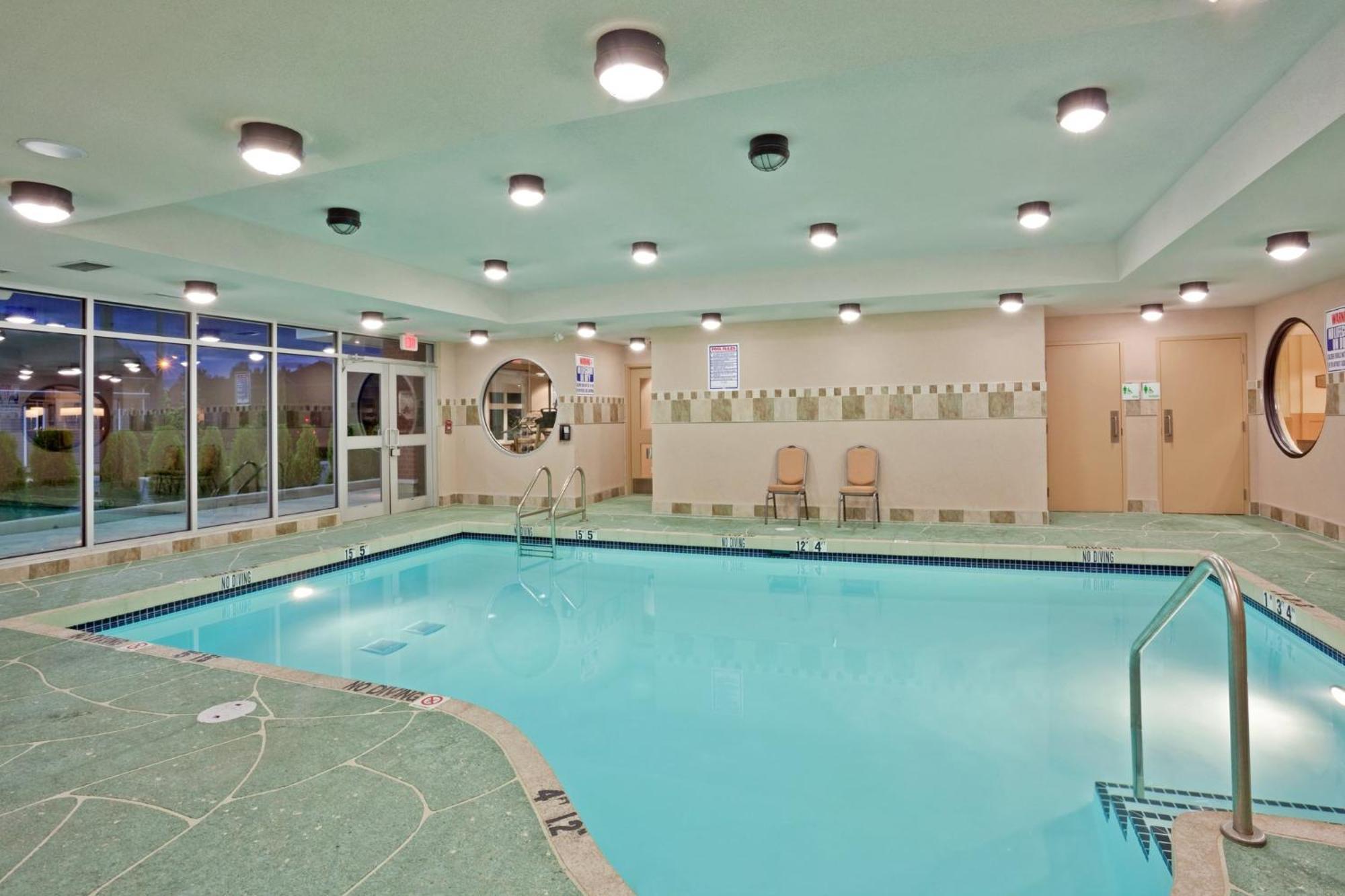 Holiday Inn Hotel & Suites Surrey East - Cloverdale By Ihg Esterno foto