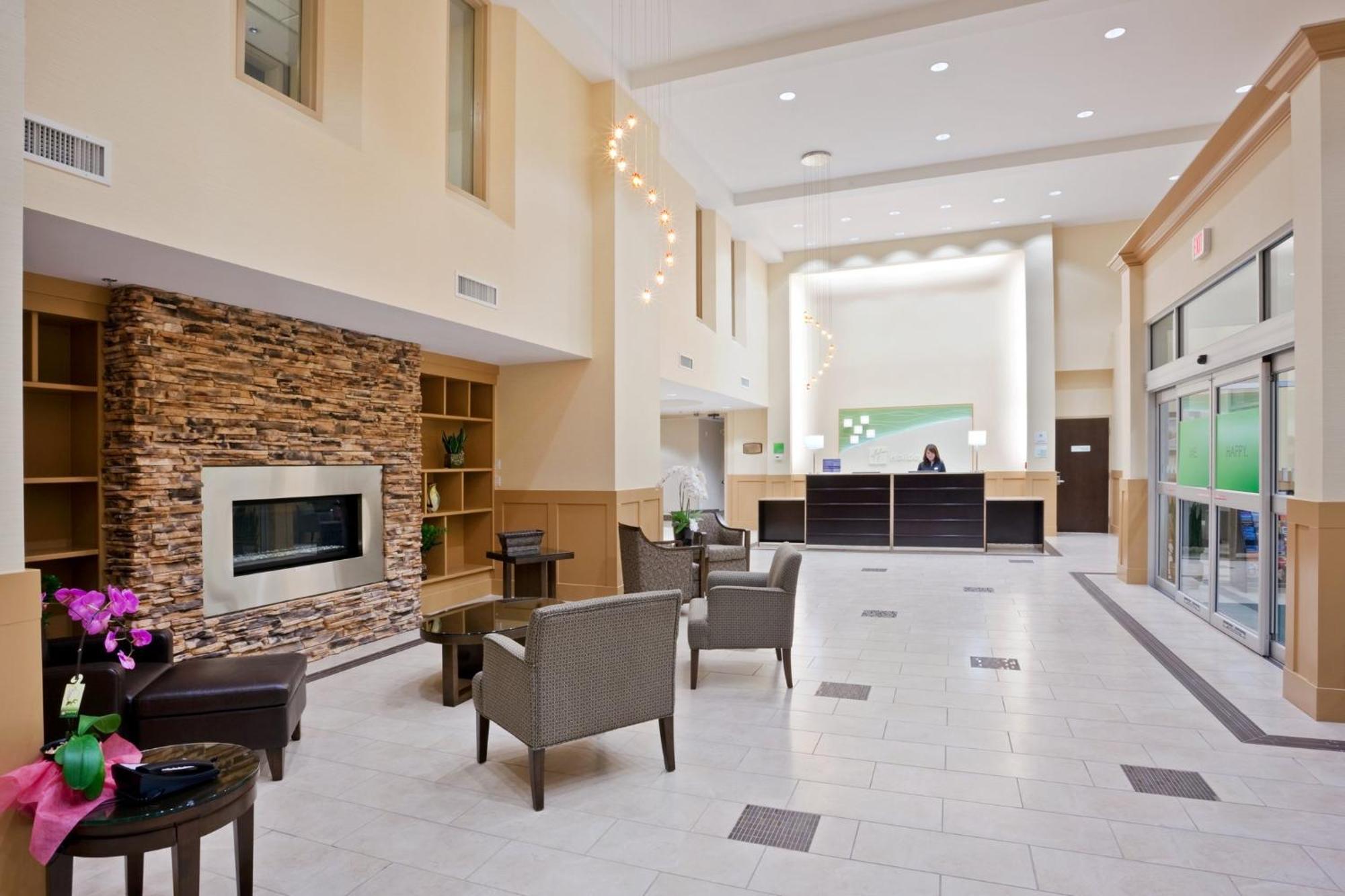 Holiday Inn Hotel & Suites Surrey East - Cloverdale By Ihg Esterno foto