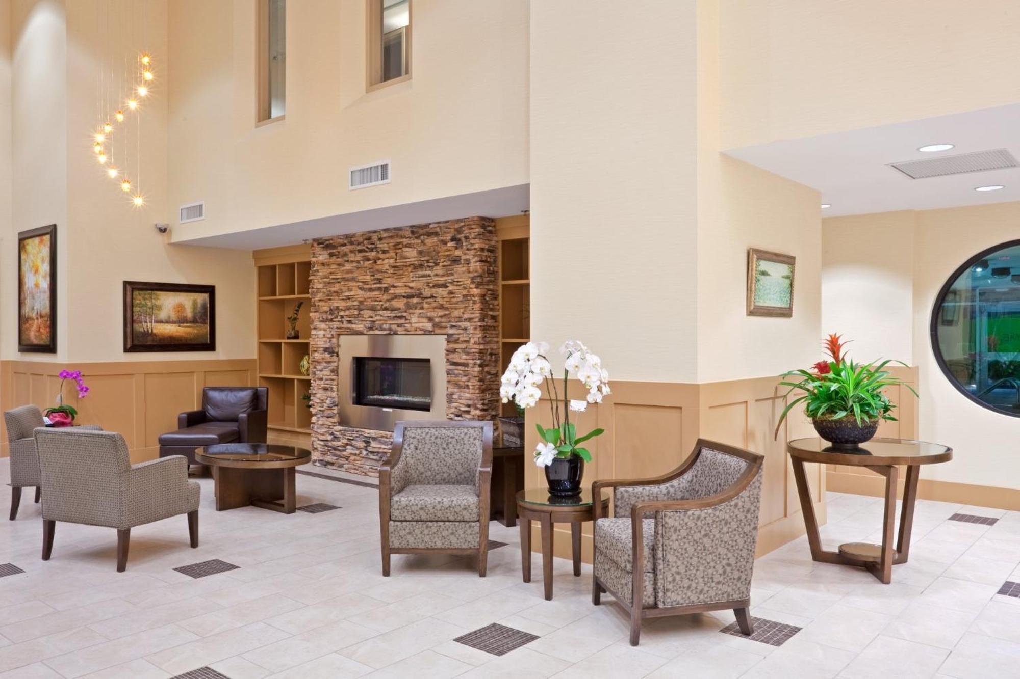 Holiday Inn Hotel & Suites Surrey East - Cloverdale By Ihg Esterno foto