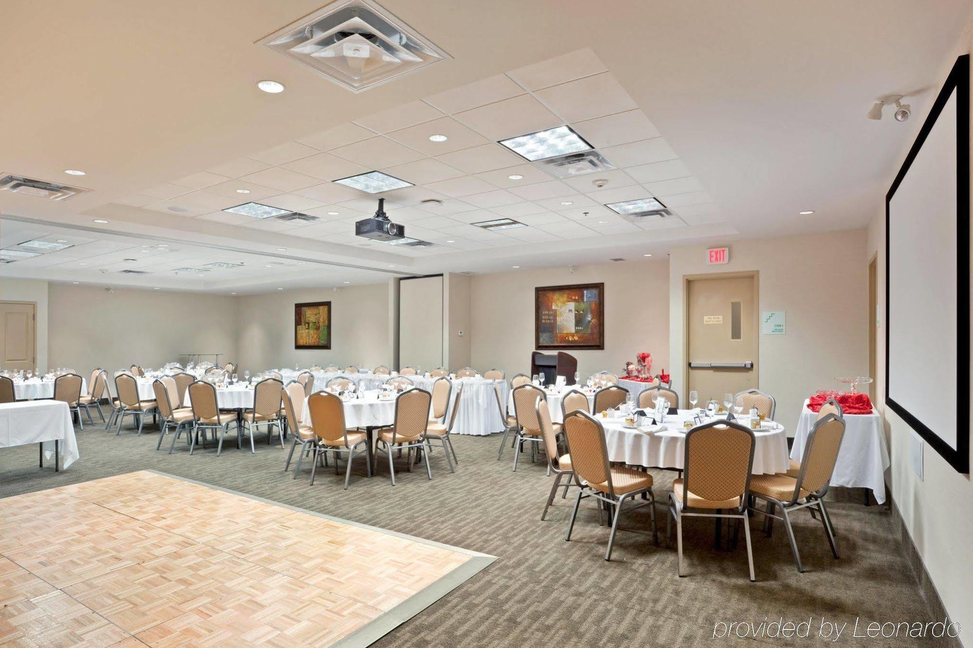 Holiday Inn Hotel & Suites Surrey East - Cloverdale By Ihg Esterno foto