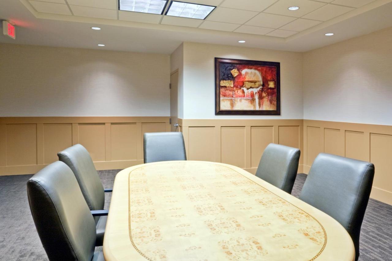 Holiday Inn Hotel & Suites Surrey East - Cloverdale By Ihg Esterno foto